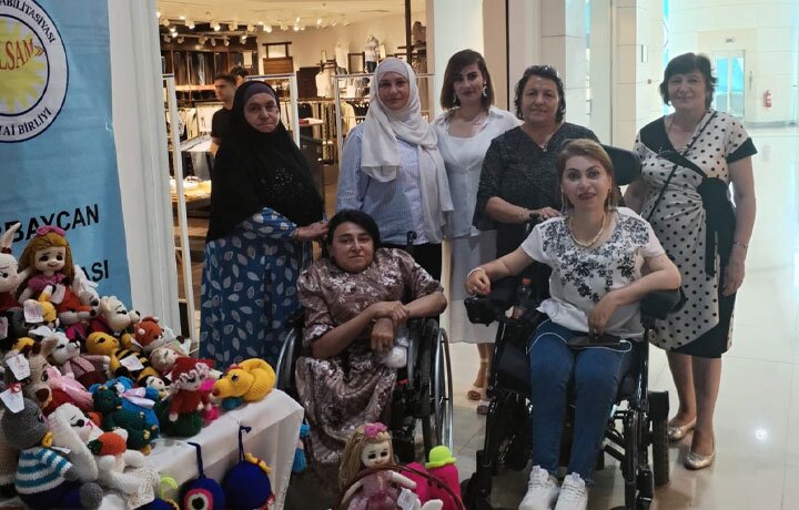 gulsam-lillerin-reabilitasiyasi-ictimai-birliyinin-xeyriyye-sergisi