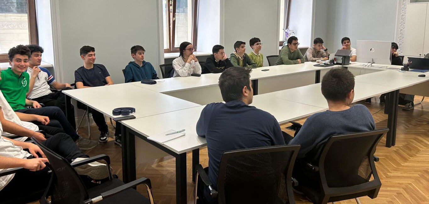 respublika-usaq-gencler-inkisaf-merkezinde-xviii-beynelxalq-astronomiya-ve-astrofizika-olimpiadasina-hazirliq-derslerinin-kecirilmesine-baslanilib