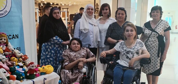gulsam-lillerin-reabilitasiyasi-ictimai-birliyinin-xeyriyye-sergisi
