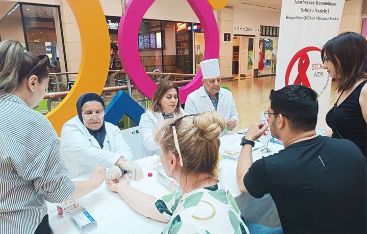 iyunun-8-de-park-bulvar-avm-ve-respublika-qics-le-mubarize-merkezinin-birge-teskilatciligi-ile-ticaret-merkezinde-seyyar-konullu-muayine-ve-meslehet-menteqesi-yerlesdirilerek-ekspress-testler-heyata-kecirilmisdir