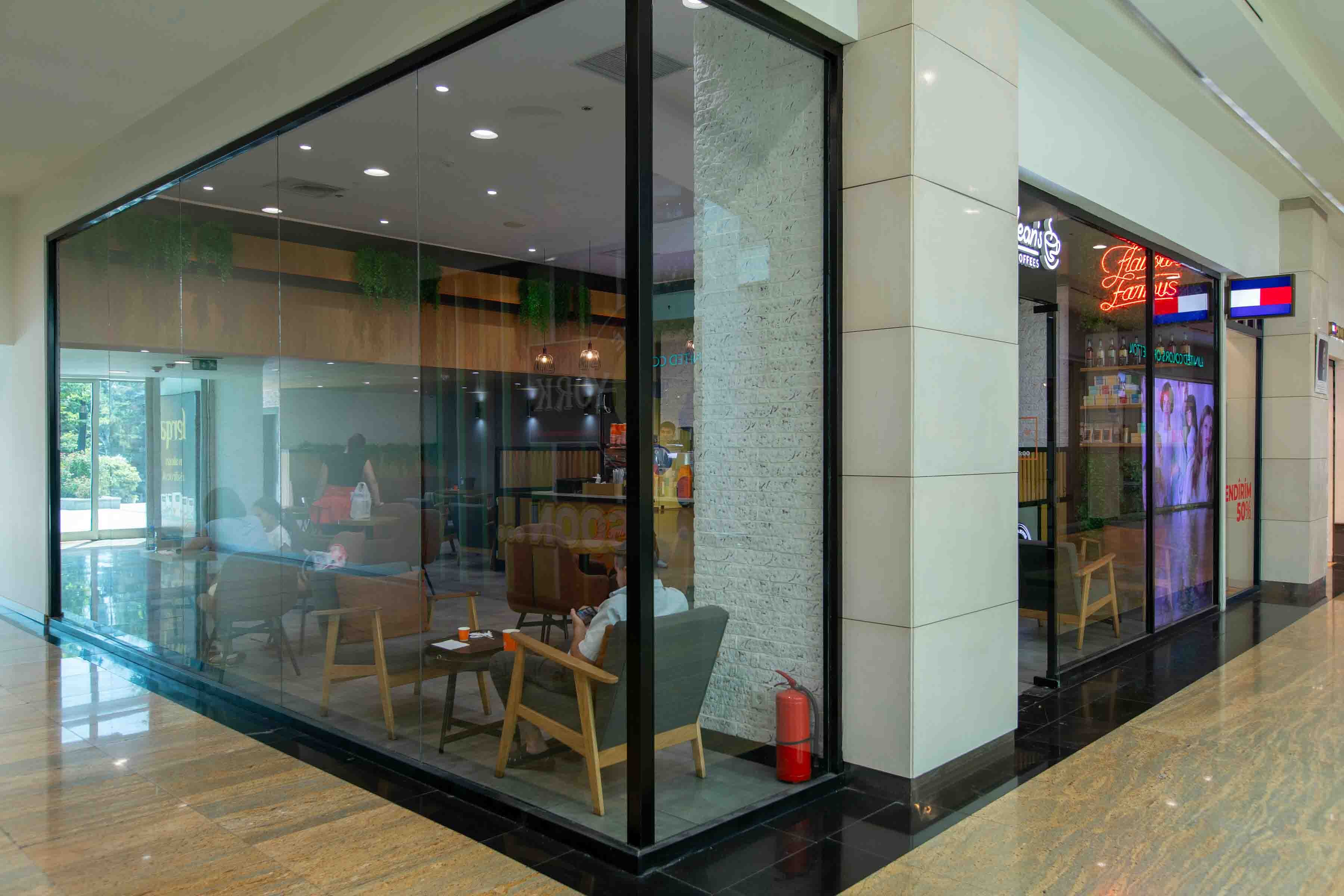 Gloria-Jeans-Coffees